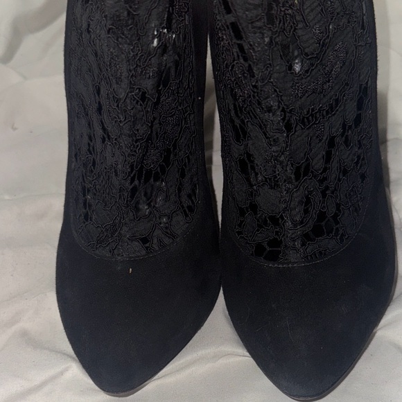 ❤️🔥AUTHENTIC🔥❤️Dolce & Gabbana Black sued and lace booties. - Picture 12 of 12